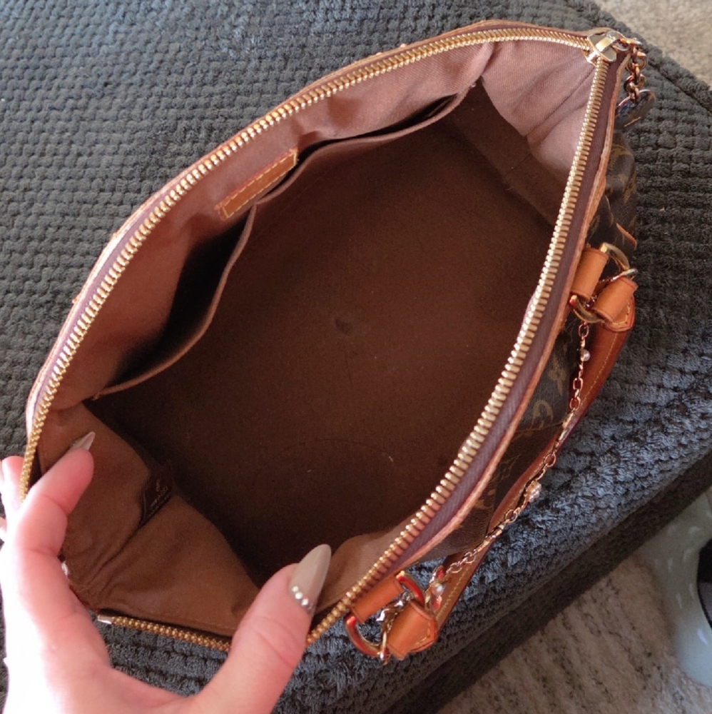 Louis Vuitton Brown Monogram Handbag - Picture 7 of 9